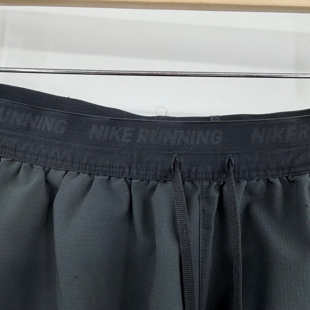 Nike Running Shorts Men Large Dark Gray DM4761-010 Reflective Athletic Pocket - Picture 3 of 5